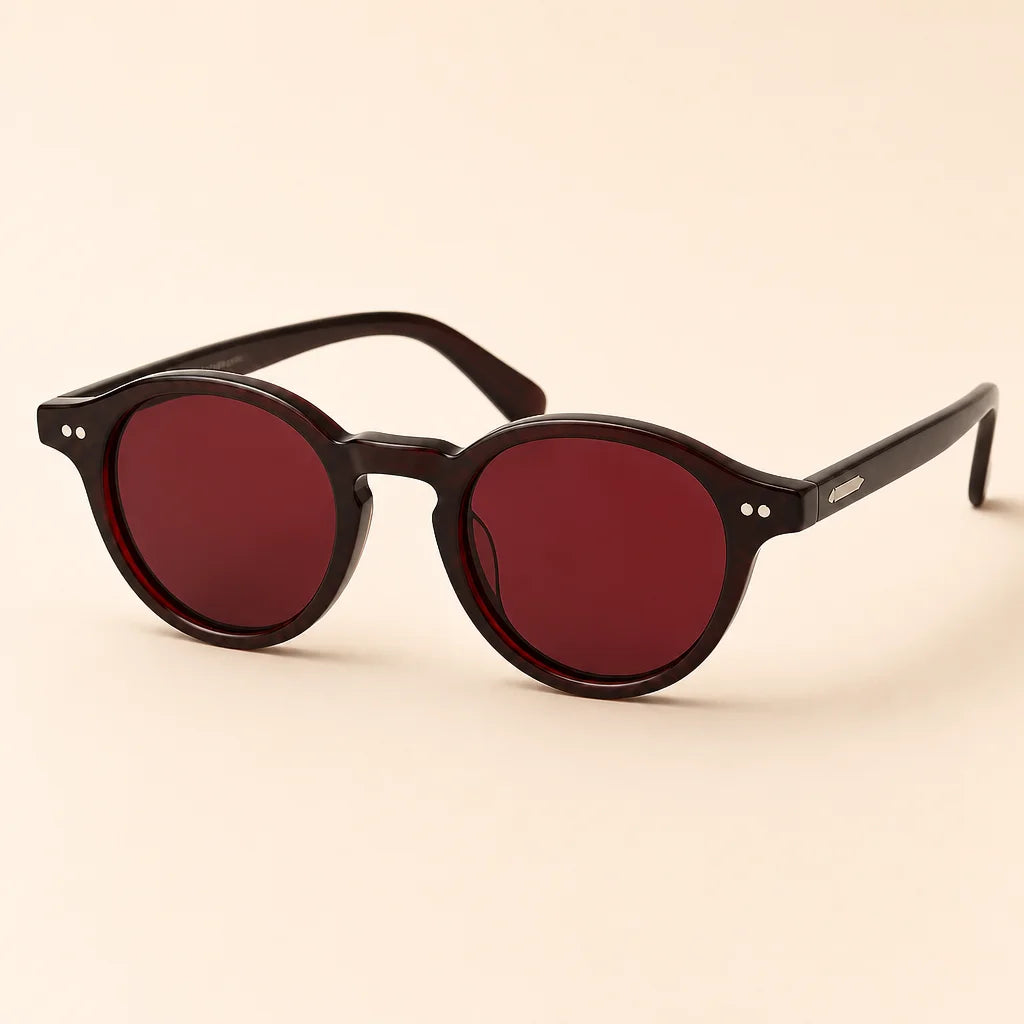 Lunettes de soleil vintage rondes sur fond clair