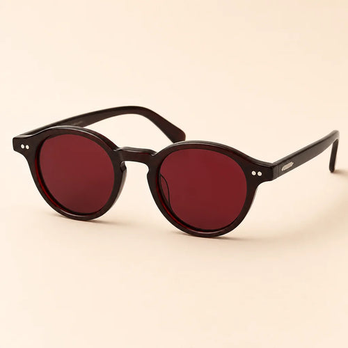 Lunettes de soleil vintage rondes sur fond clair